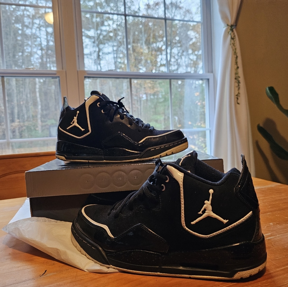 Jordan Courtside Sneaker